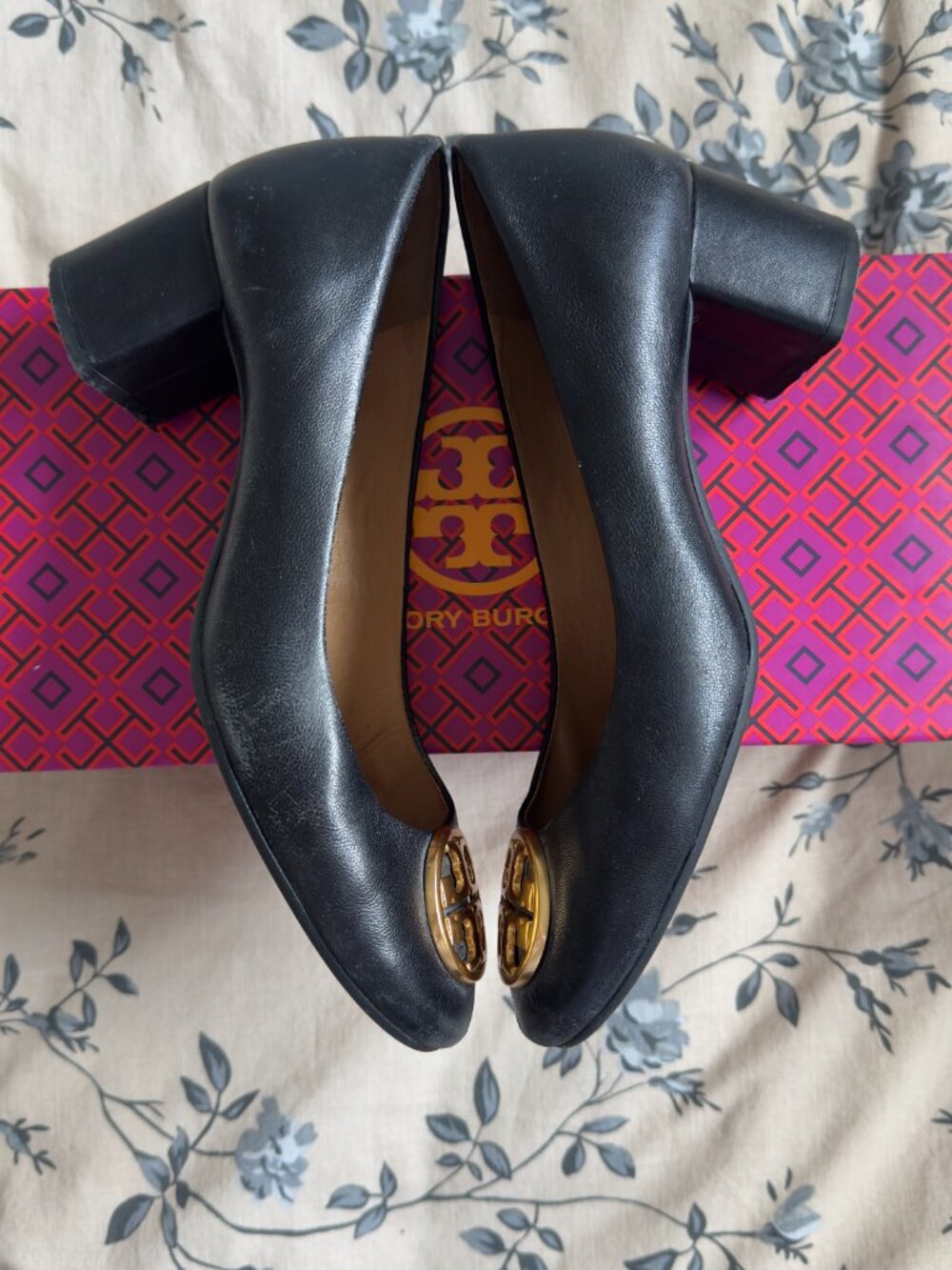 Tory Burch Black Leather Chelsea Block Heels Pumps - Picture 4 of 6